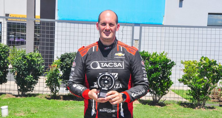 PRIMERA POLE PARA MANGONI